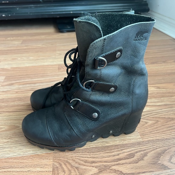 SOREL Joan of Arctic II  Mid Wedge Boots Black Lace Up Lug Sole Womens 9.5 - Picture 1 of 11